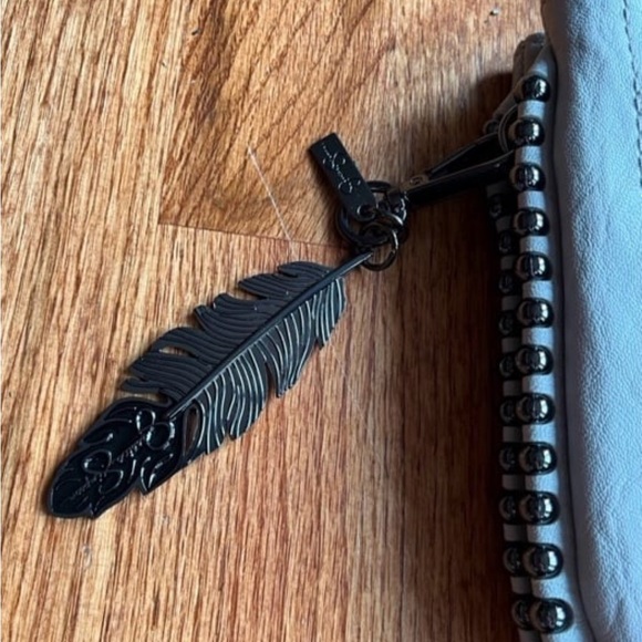 Jessica simpson adjustable crossbody bag - Picture 4 of 10